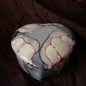 Trinket box glazed ceramic heart ❤️ with lid imaginative capillary action motif.